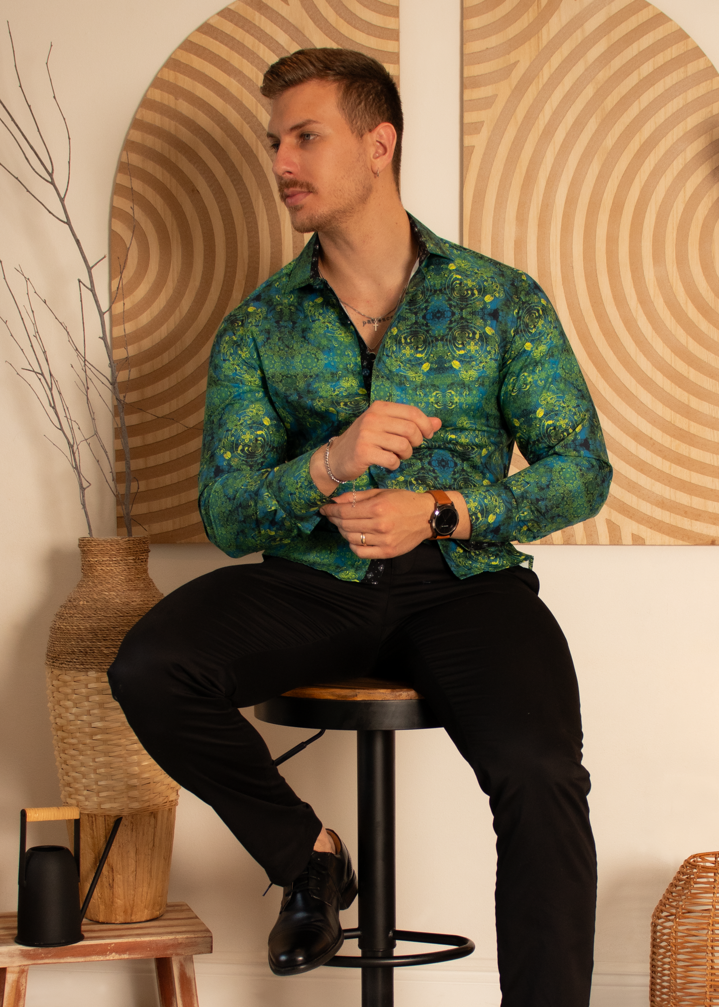 Bespoke Moda long sleeve button up dress shirt. Green retro