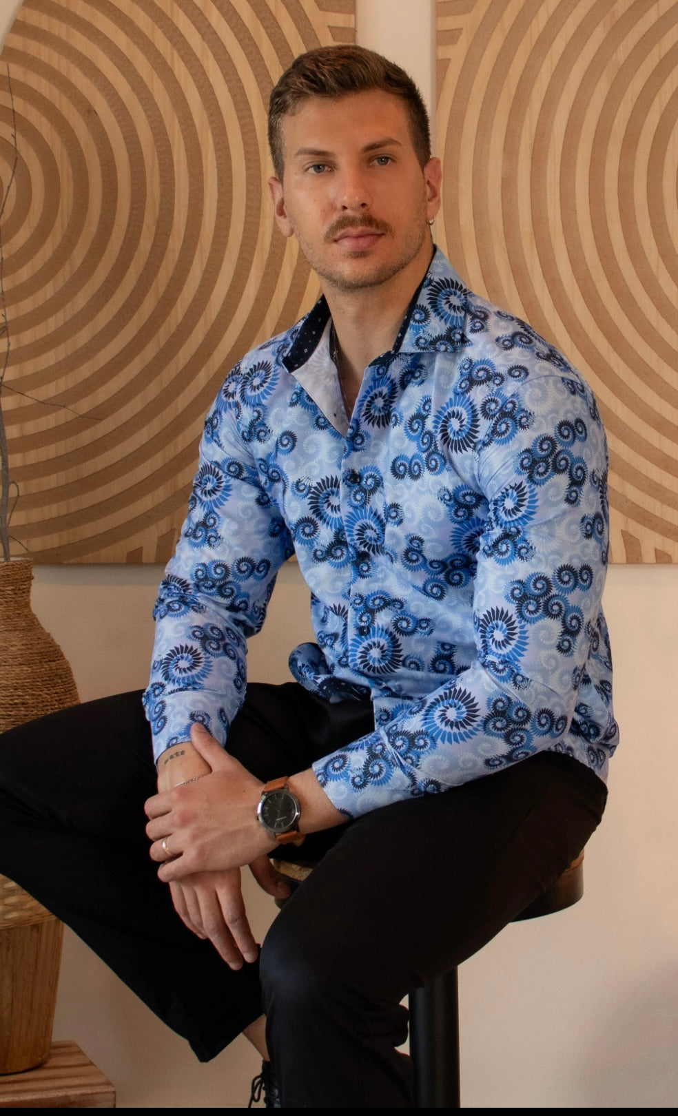 Bespoke Moda long sleeve button up dress shirt. Blue multi spiral